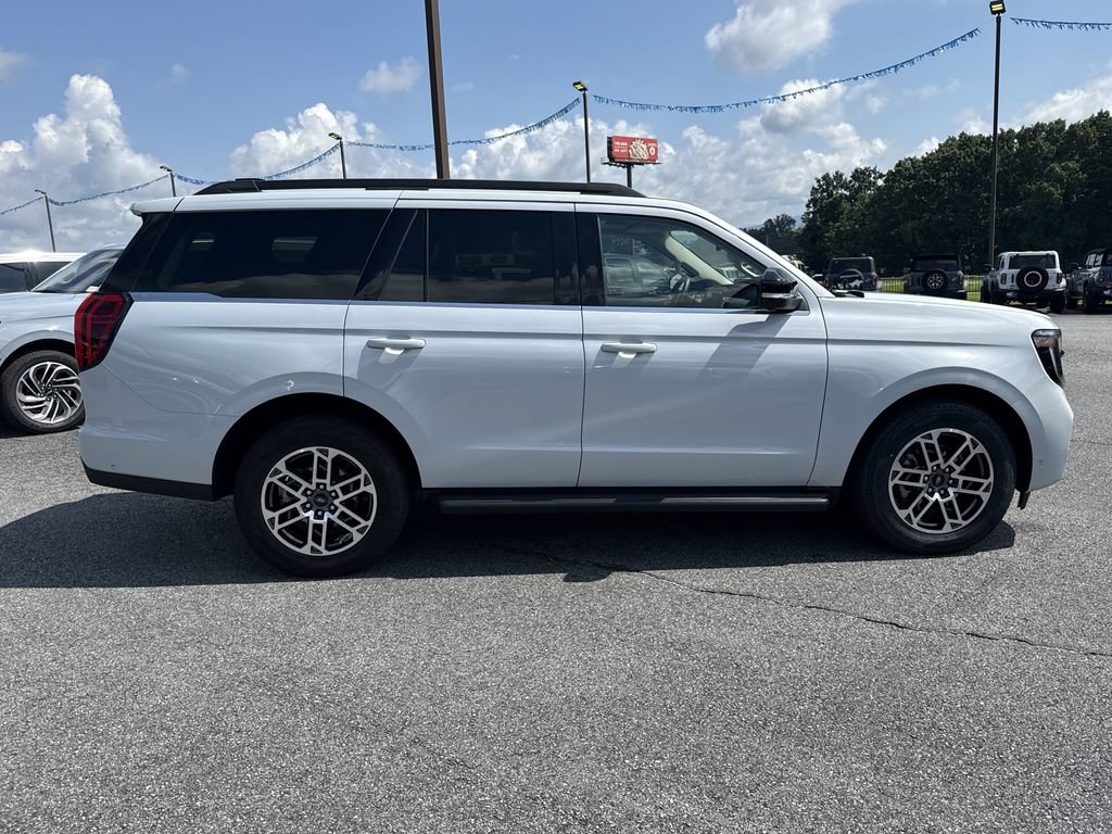 Used 2025 Ford Expedition Active AWD/4WD image 8