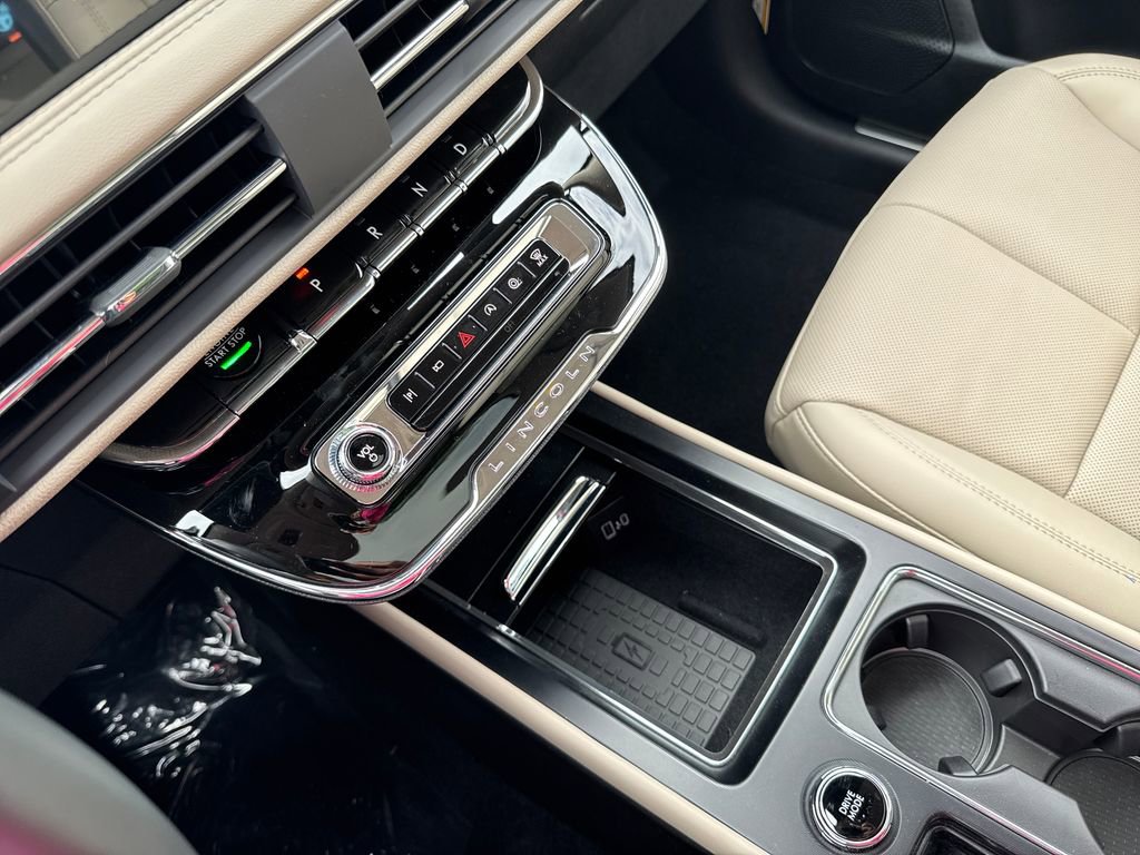 New 2026 Lincoln Corsair Reserve w/ Jet Appearance Package FWD image 24