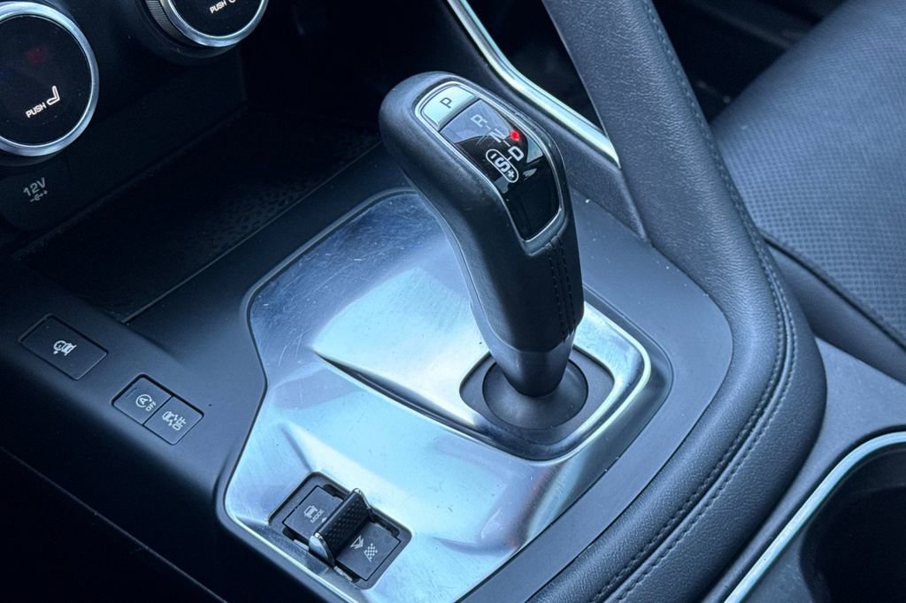 Used 2020 Jaguar E-PACE SE image 26