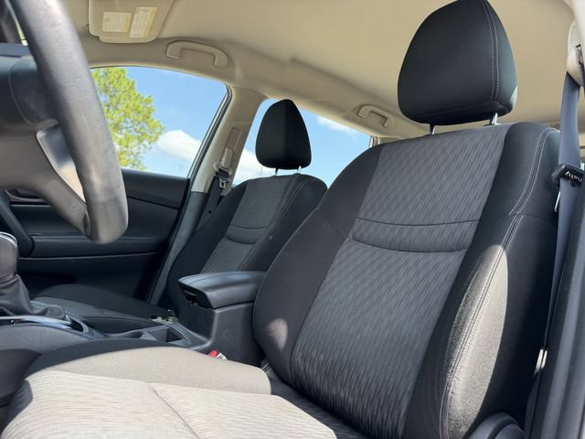 Used 2020 Nissan Rogue S FWD image 12