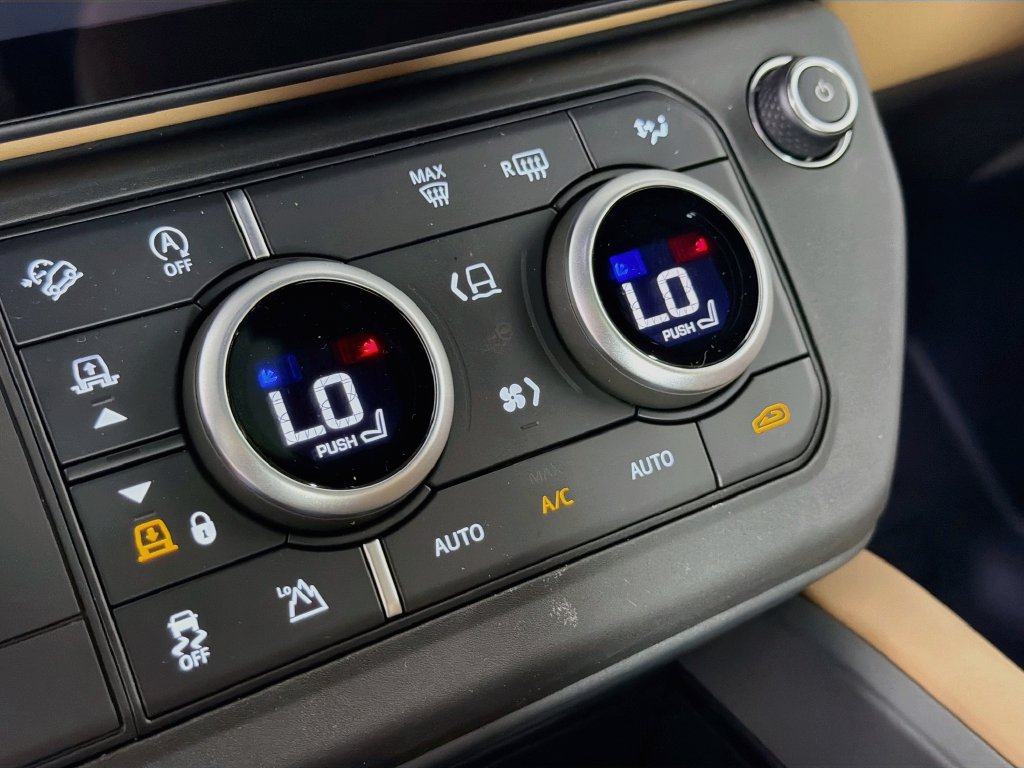 New 2026 Land Rover Defender 130 X-Dynamic SE AWD/4WD image 16