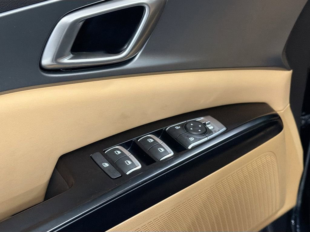 Used 2024 Kia Carnival LX FWD image 20
