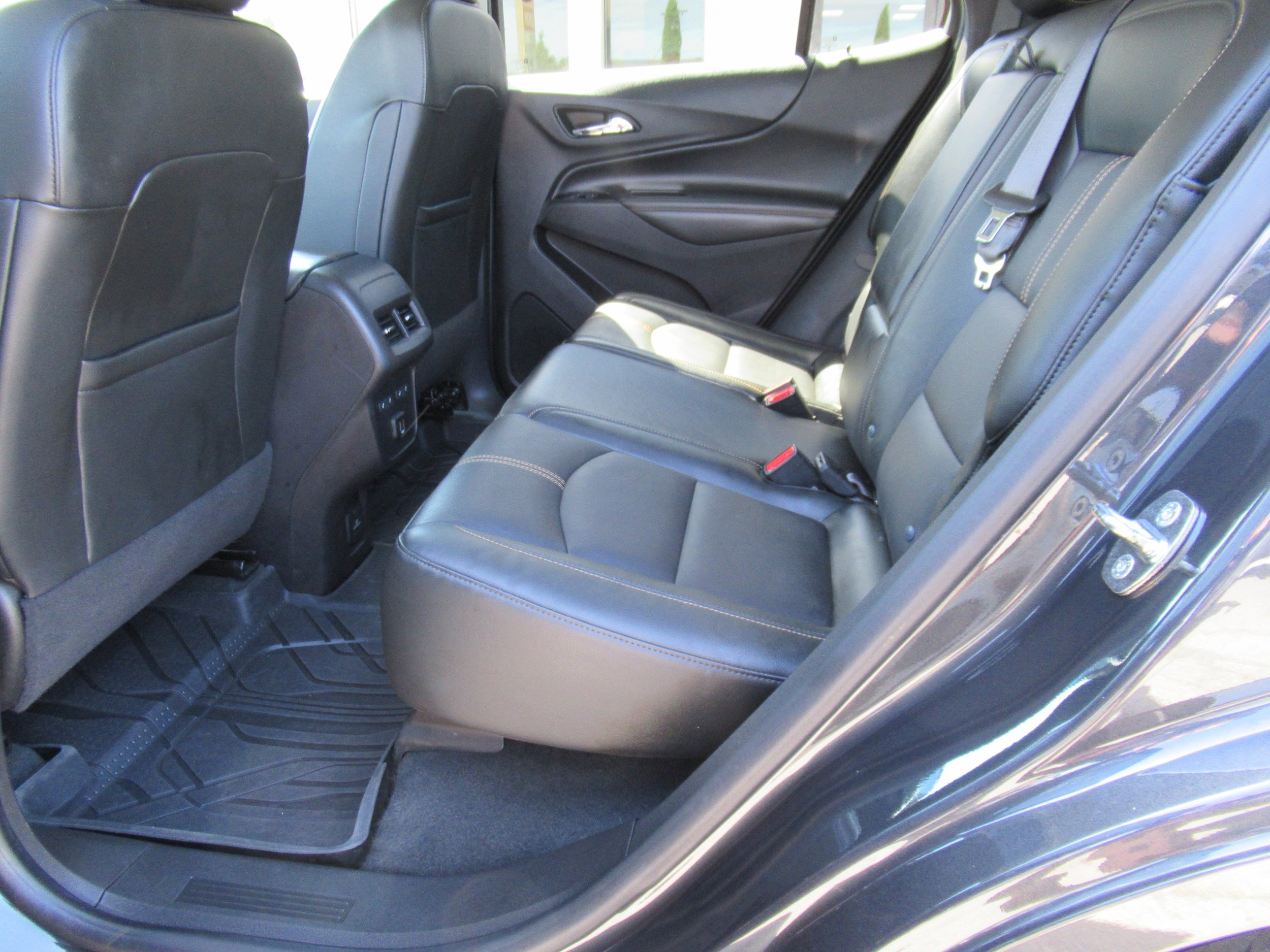 Used 2022 Chevrolet Equinox Premier AWD/4WD image 9