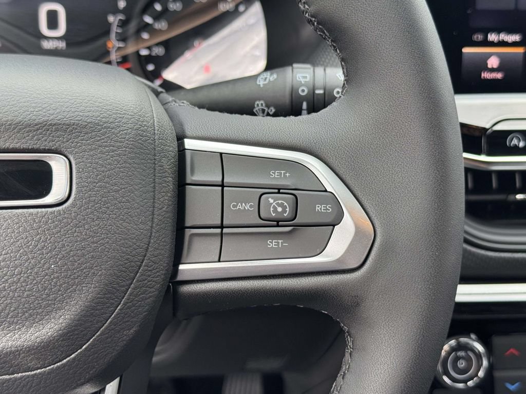 New 2026 Jeep Compass Latitude w/ Sun and Sound Group AWD/4WD image 24