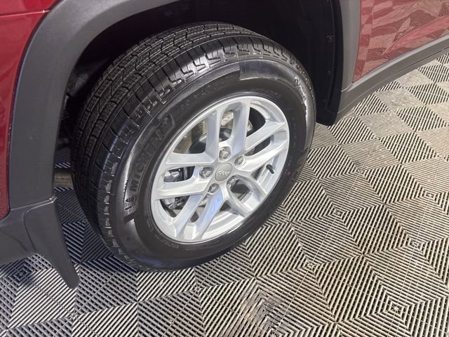 Used 2024 Jeep Grand Cherokee L Laredo image 7