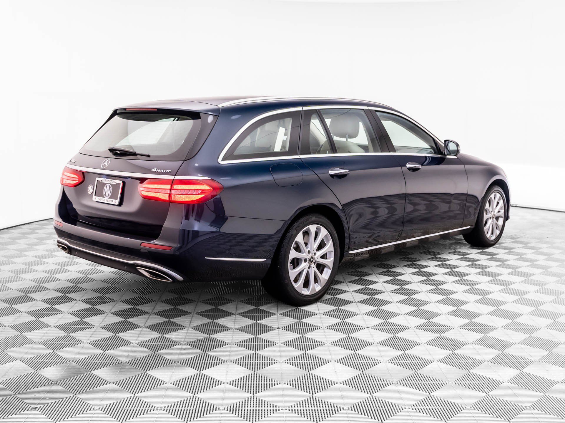 Used 2017 Mercedes-Benz E 400 4MATIC Wagon image 5