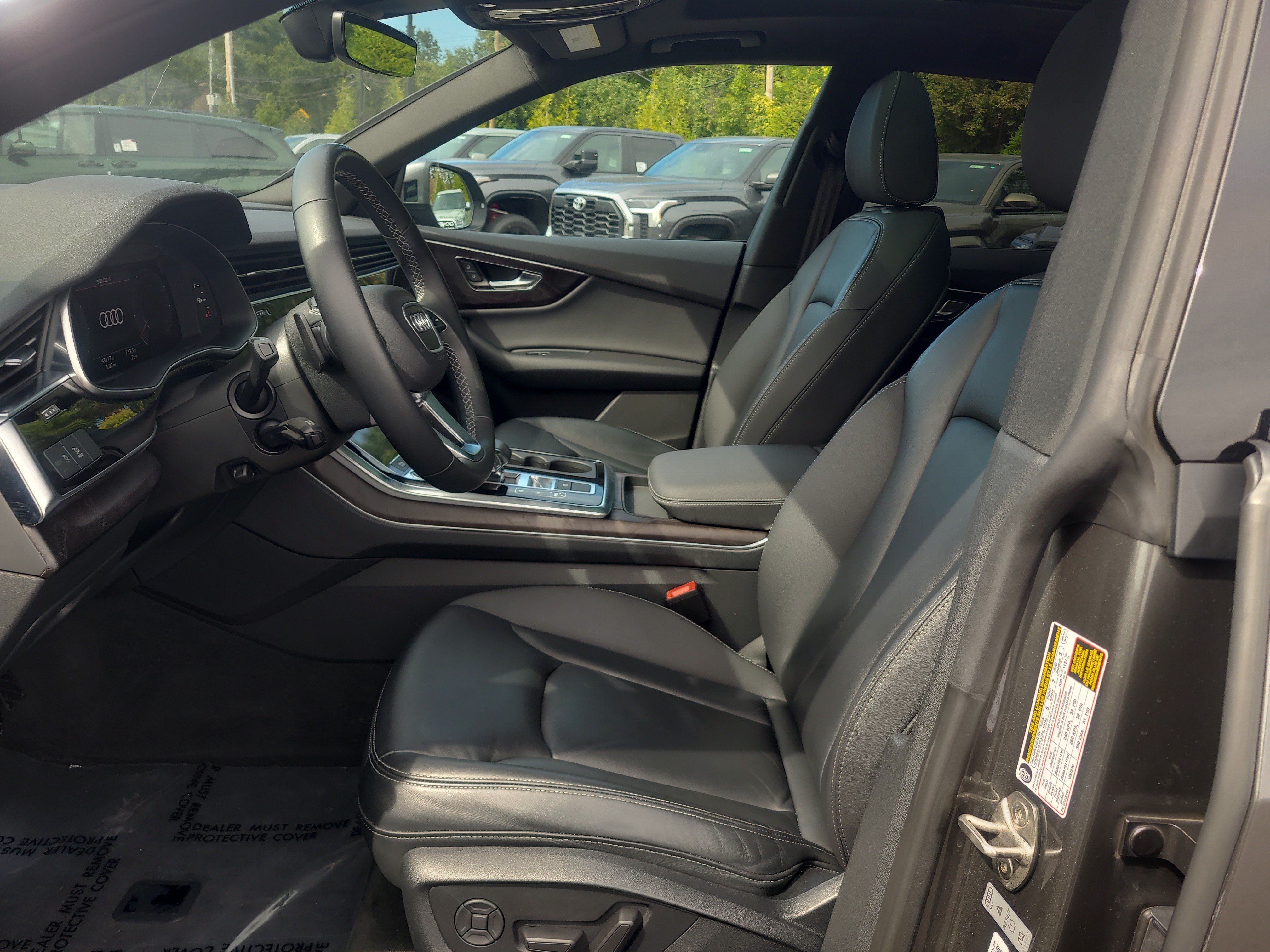 Used 2022 Audi Q8 Premium w/ Convenience Package AWD/4WD image 16