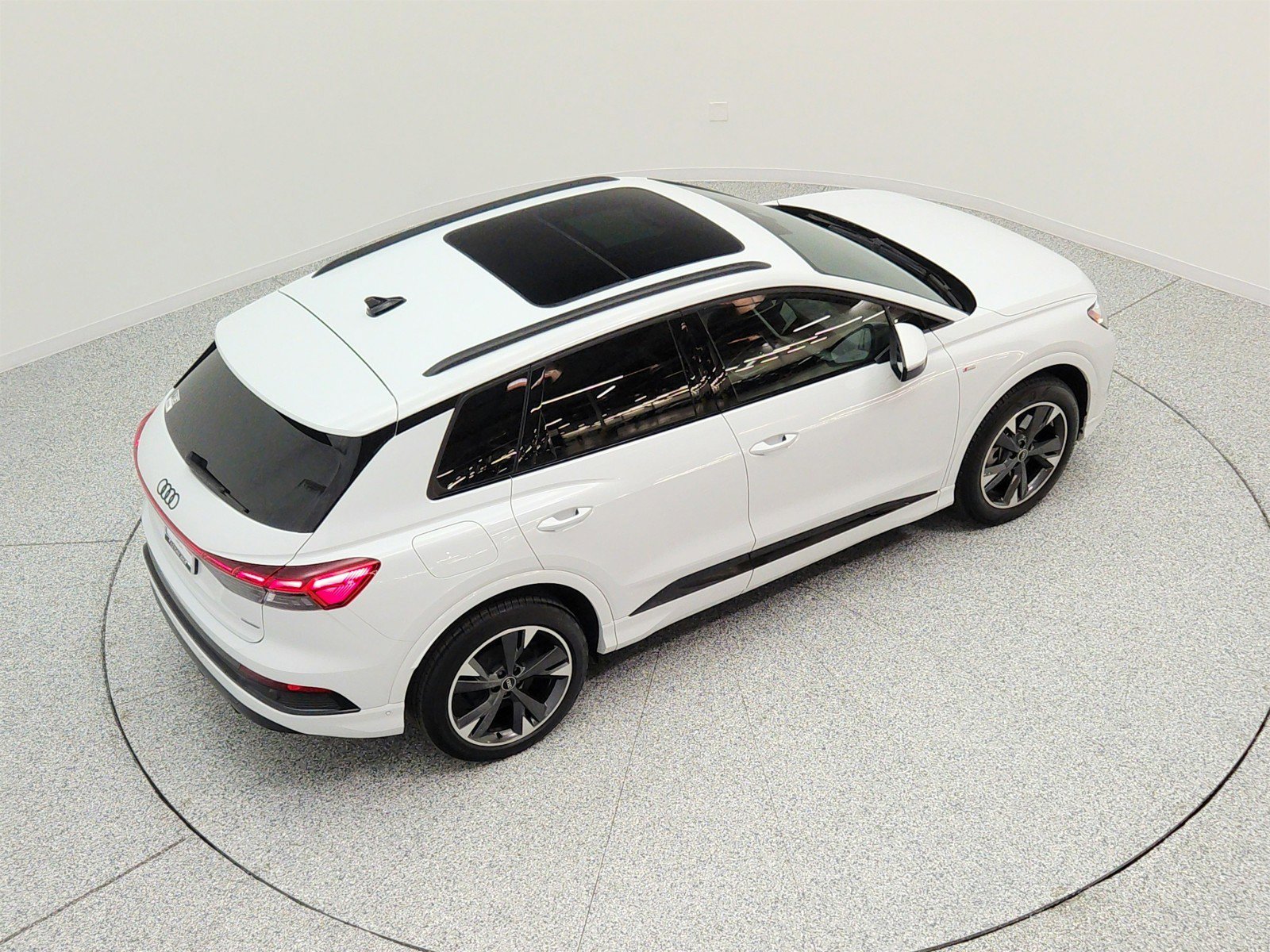 Used 2024 Audi Q4 e-tron Premium Plus w/ Premium Plus AWD/4WD image 26
