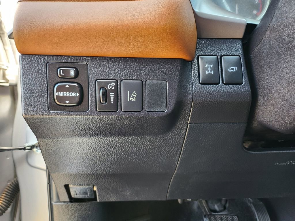 Used 2016 Toyota RAV4 Limited image 29