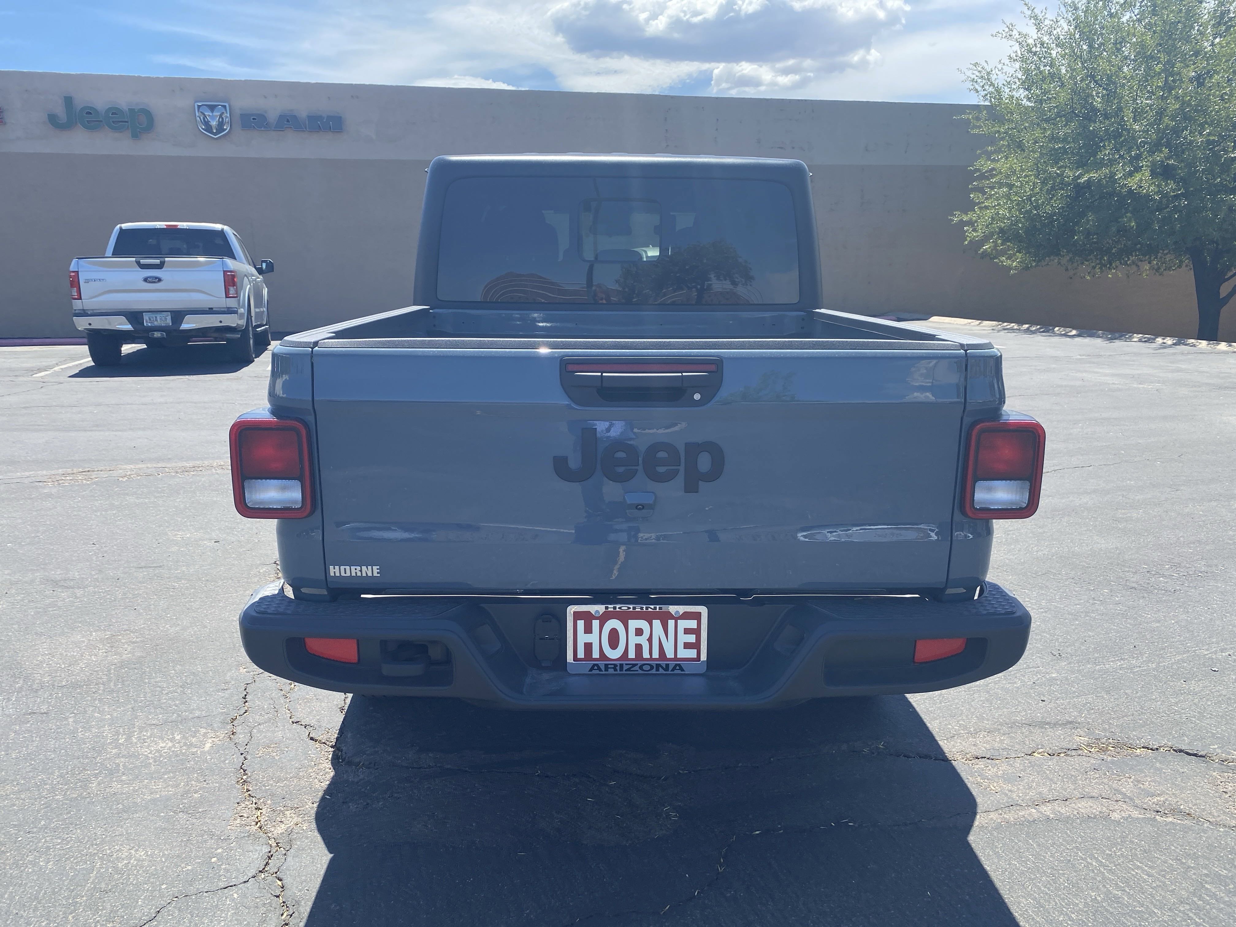 New 2025 Jeep Gladiator Sport image 3