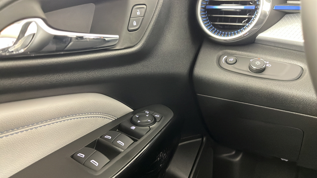 New 2026 Chevrolet Trax LT w/ LT Convenience Package FWD image 18