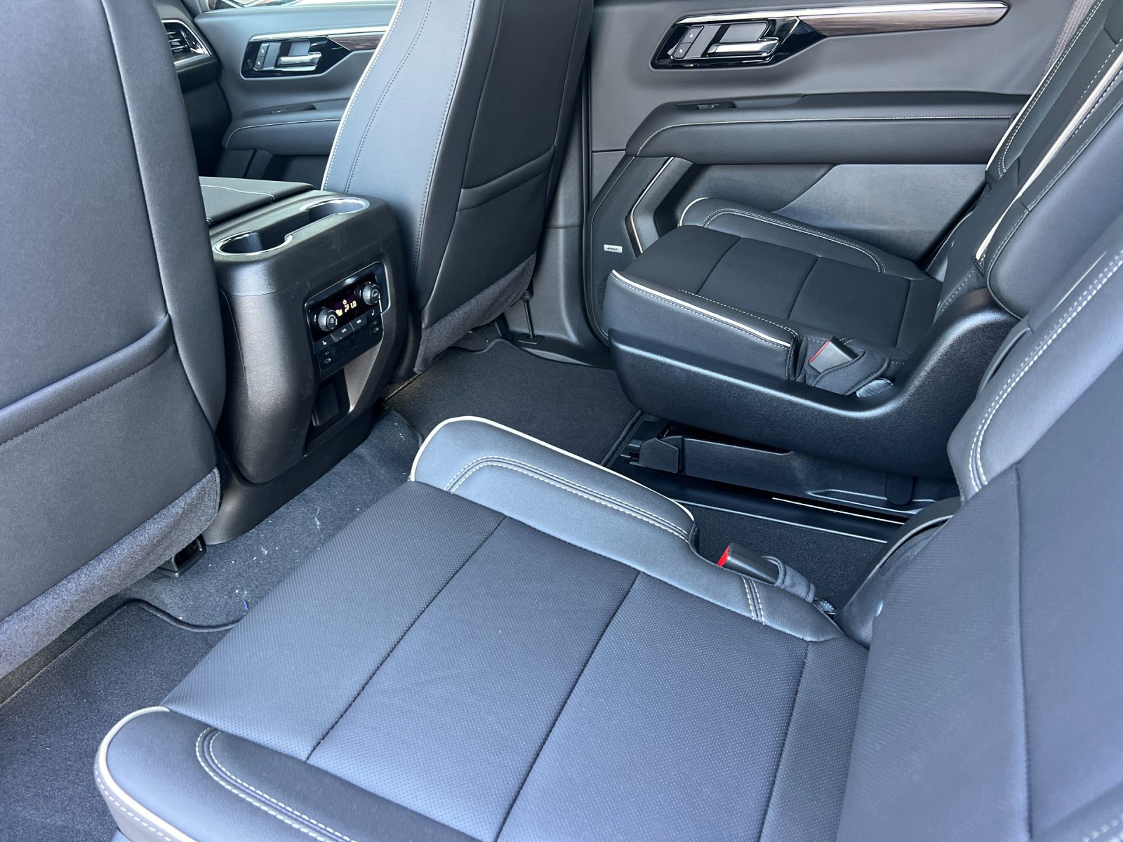 New 2026 Chevrolet Tahoe Premier w/ Sun And Tow Package AWD/4WD image 12