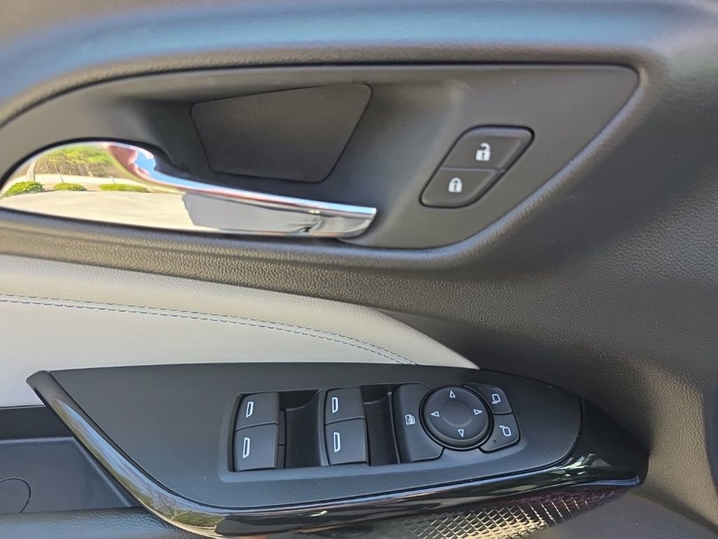 Used 2025 Chevrolet Trax LT w/ LT Convenience Package image 19