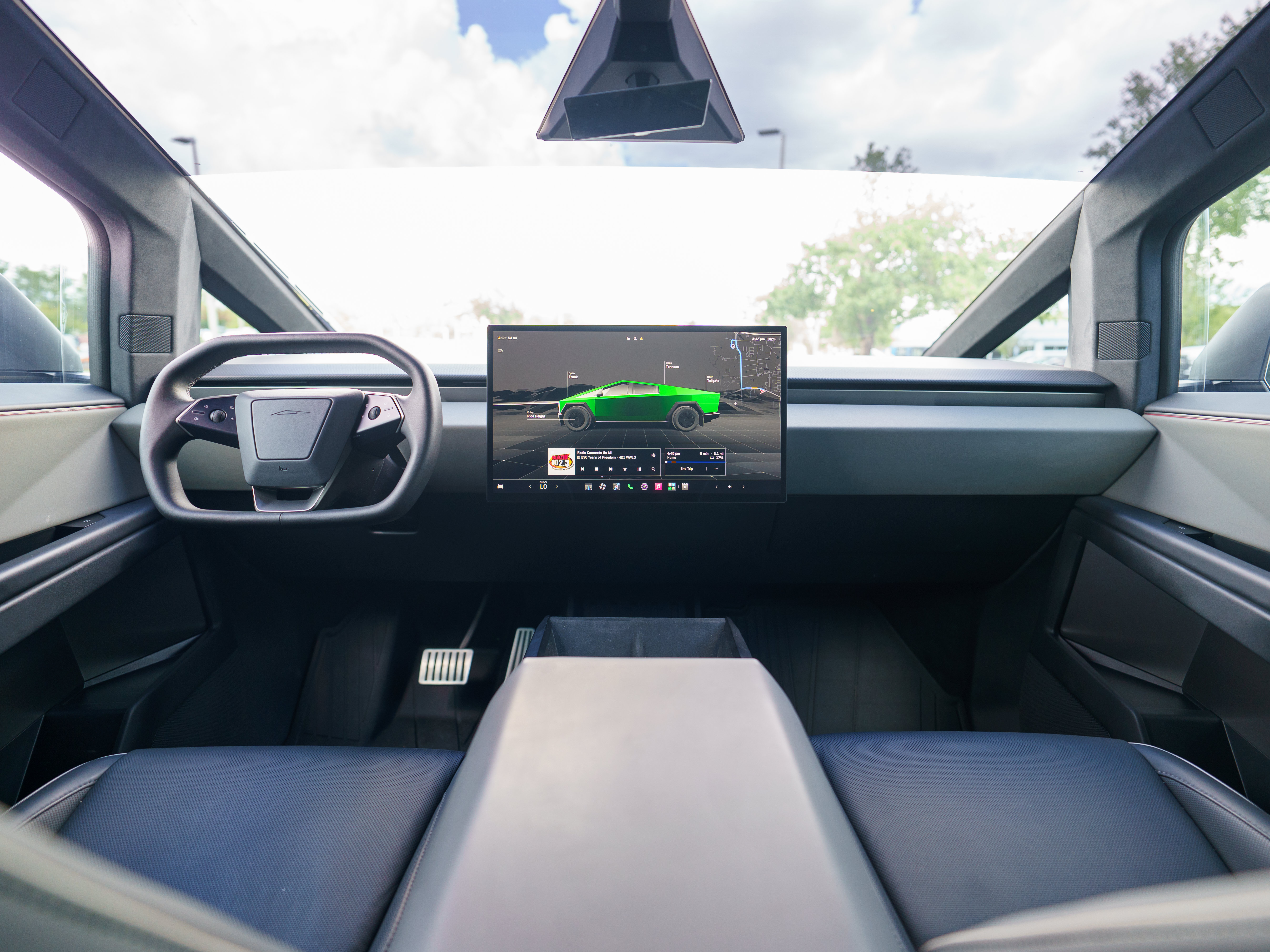 Used 2025 Tesla Cybertruck AWD Crew Cab image 17