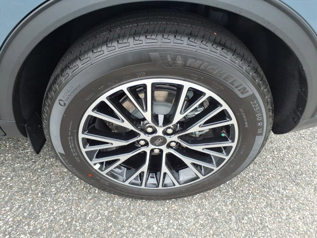 New 2025 Ford Escape SE image 8