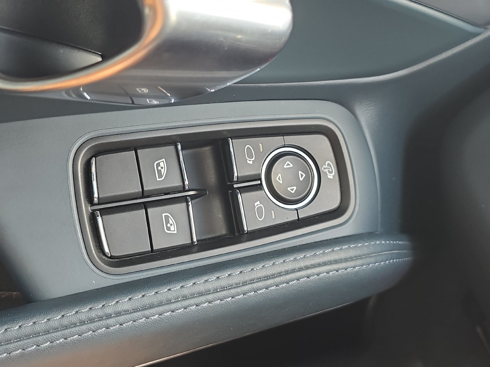 Certified 2024 Porsche 718 Cayman w/ Premium Package RWD image 19