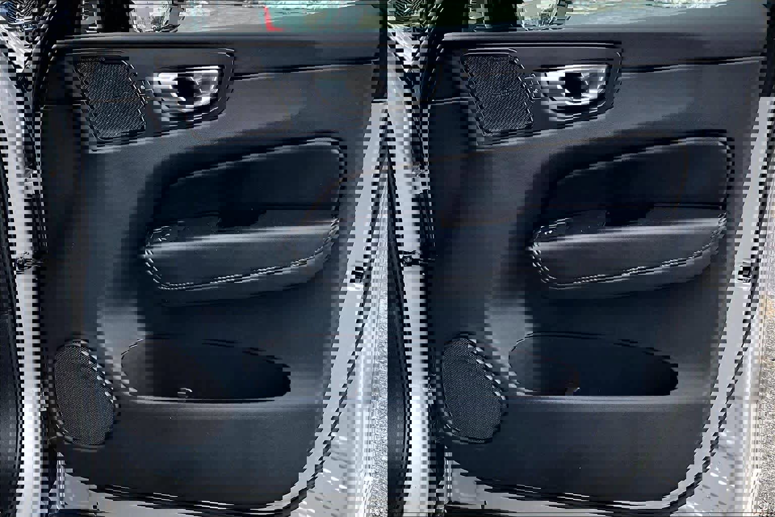 Certified 2023 Volvo XC60 B5 Plus w/ Climate Package image 22