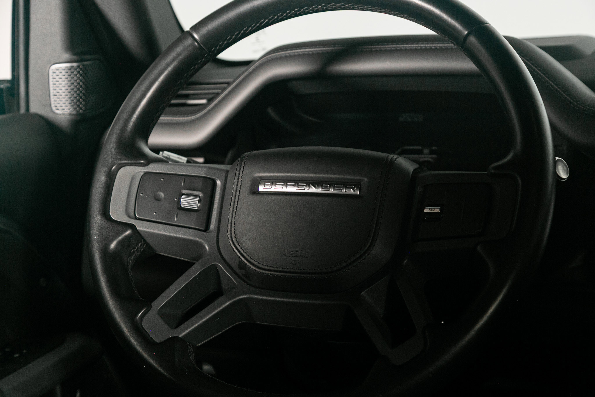 Used 2020 Land Rover Defender 110 X image 33