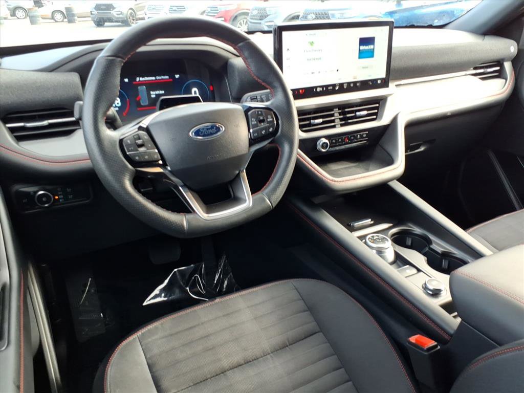 Used 2025 Ford Explorer ST-Line w/ ST-Line Street Pack image 11