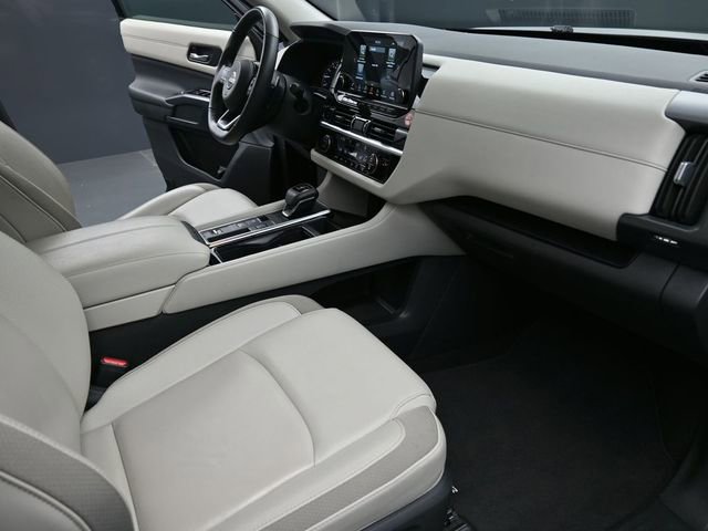 Used 2025 Nissan Pathfinder SL FWD image 21