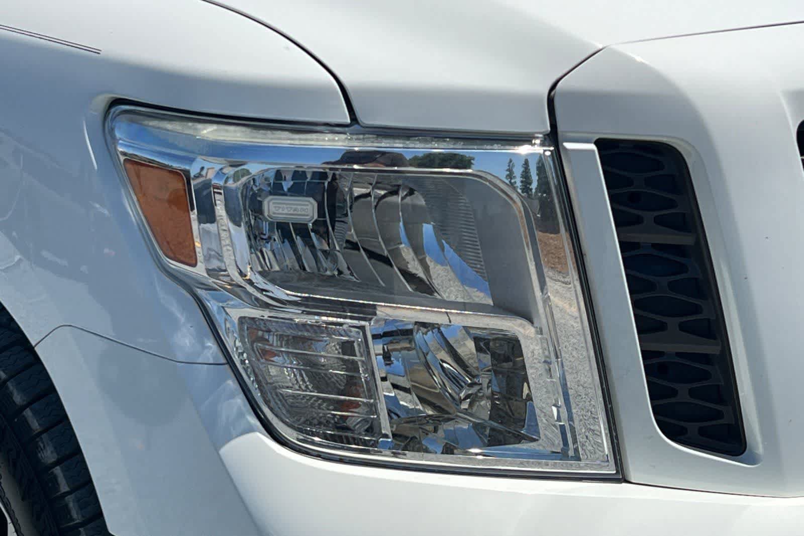 Used 2019 Nissan Titan SV RWD image 32