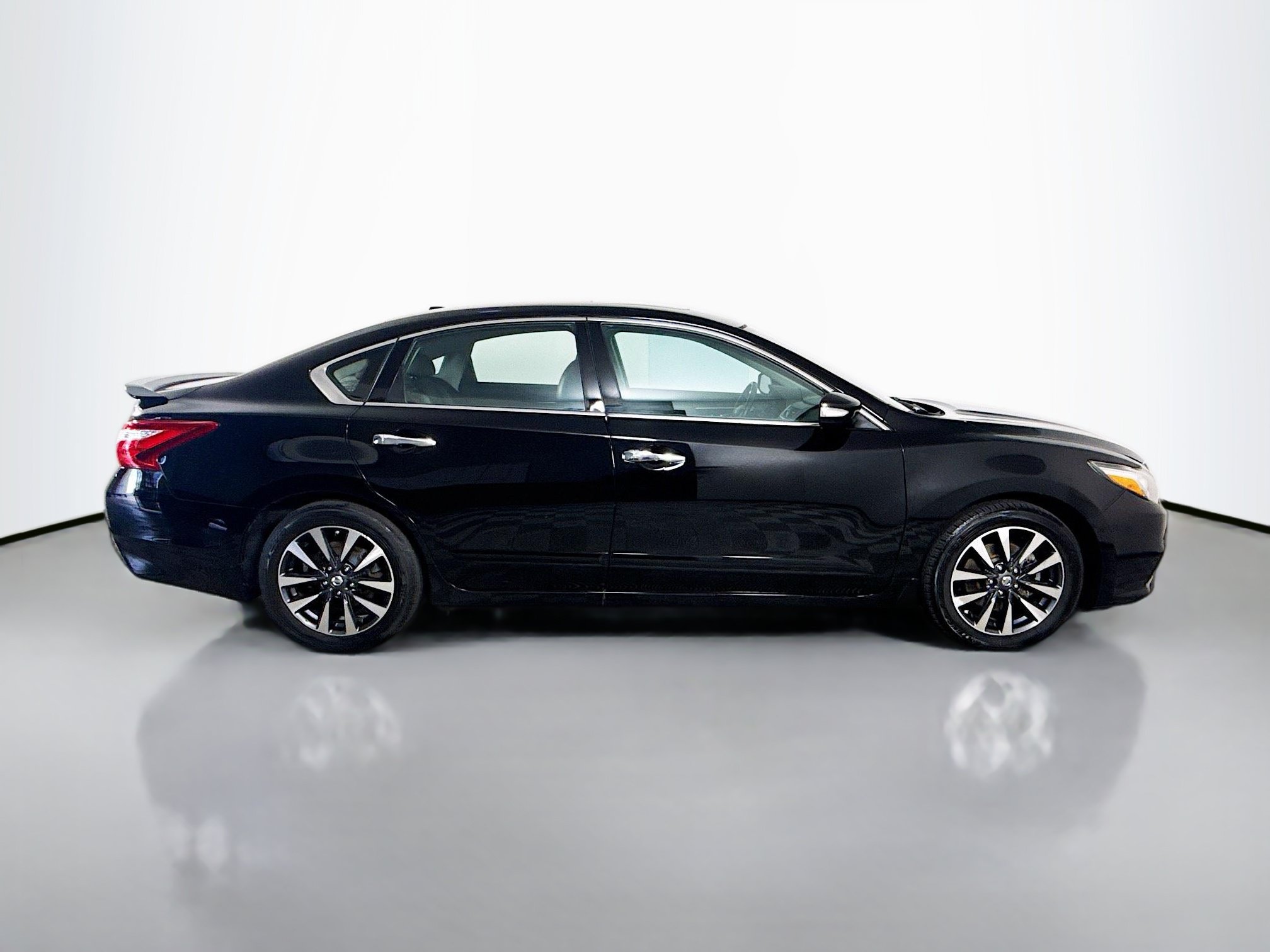 Used 2016 Nissan Altima 2.5 SL w/ Moonroof Package FWD image 11