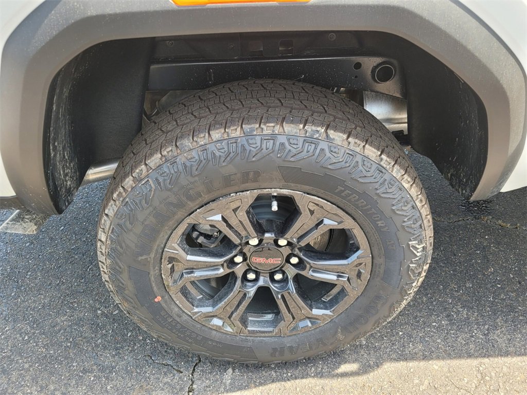 New 2025 GMC Canyon Elevation w/ Convenience Package image 8