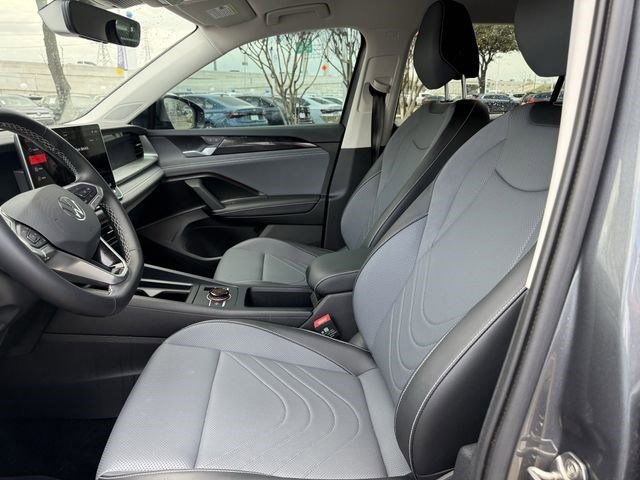 Used 2025 Volkswagen Tiguan SE image 20