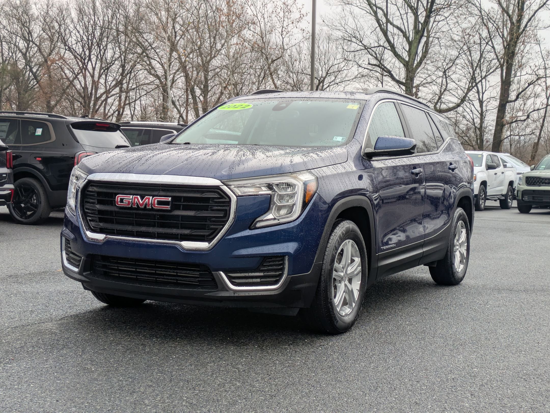 Used 2022 GMC Terrain SLE w/ Driver Convenience Package image 3