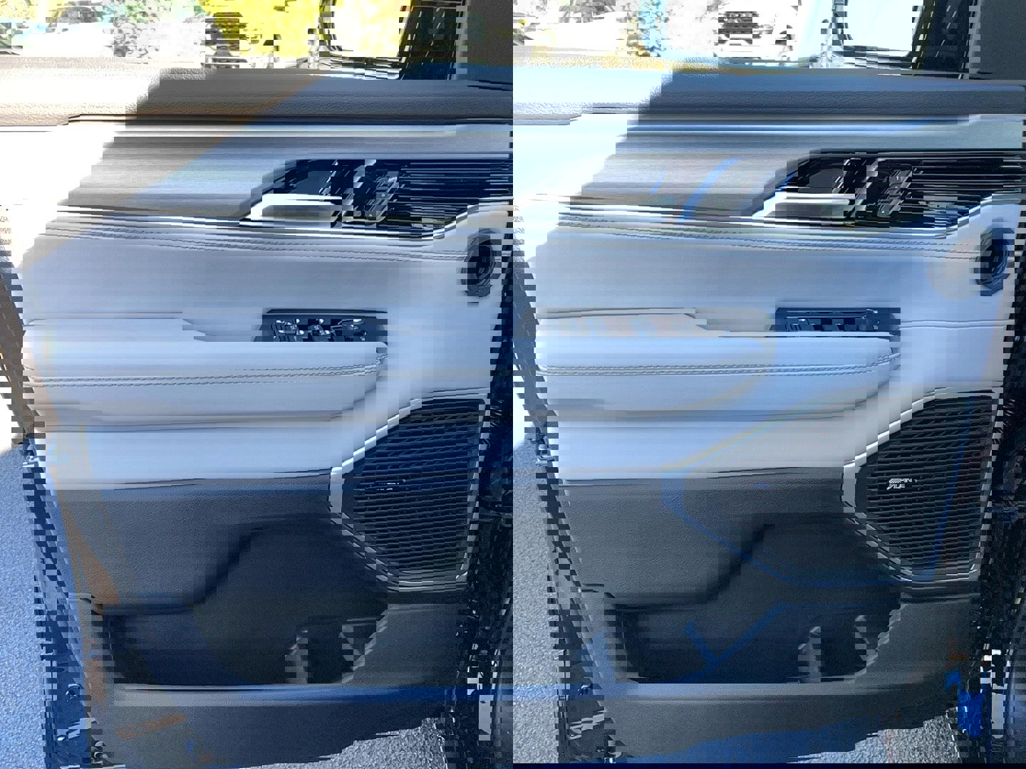 New 2026 Jeep Grand Wagoneer L 4X4 w/ HD Trailer Tow Package image 11