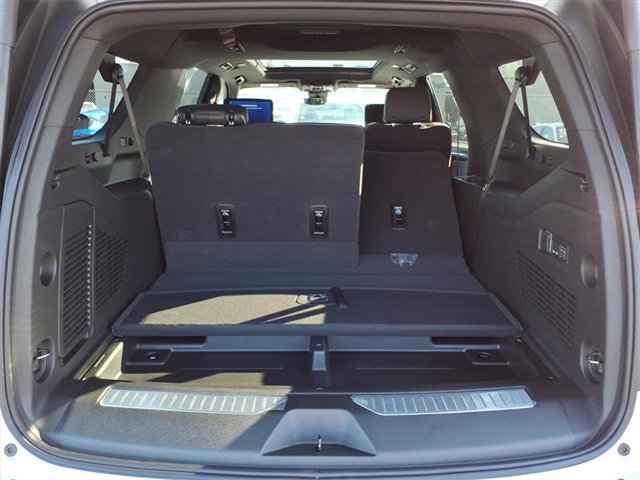 New 2026 Chevrolet Suburban Premier image 4