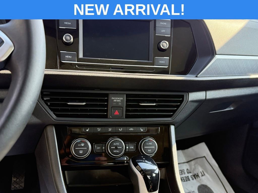 Used 2024 Volkswagen Jetta SE image 24
