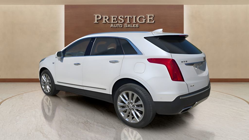 Used 2017 Cadillac XT5 Platinum w/ Driver Assist Package image 3