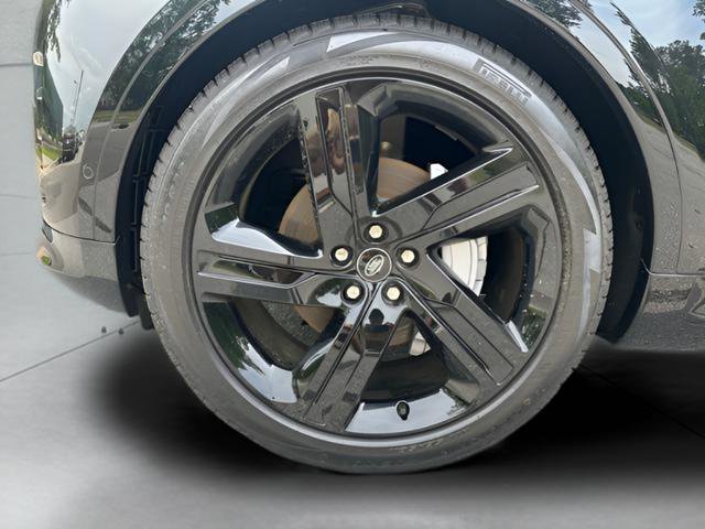 New 2025 Land Rover Discovery Dynamic SE image 9