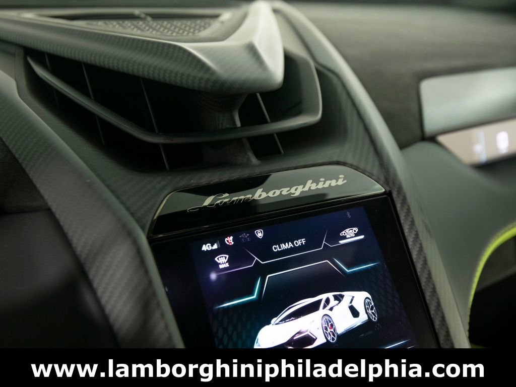Used 2025 Lamborghini Revuelto image 23