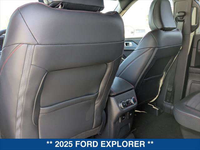 Used 2025 Ford Explorer ST-Line w/ Premium Package image 21