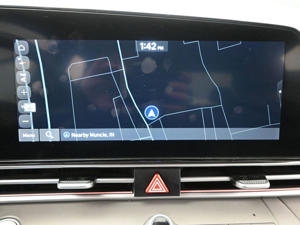 Used 2025 Hyundai Elantra SEL image 25