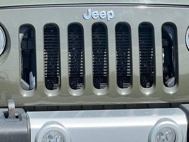 Used 2015 Jeep Wrangler Unlimited Sahara w/ Max Tow Package AWD/4WD image 36