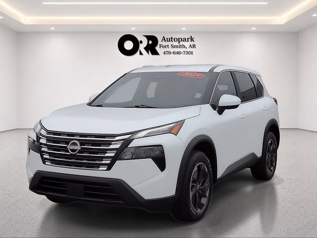 Used 2025 Nissan Rogue SV FWD image 2