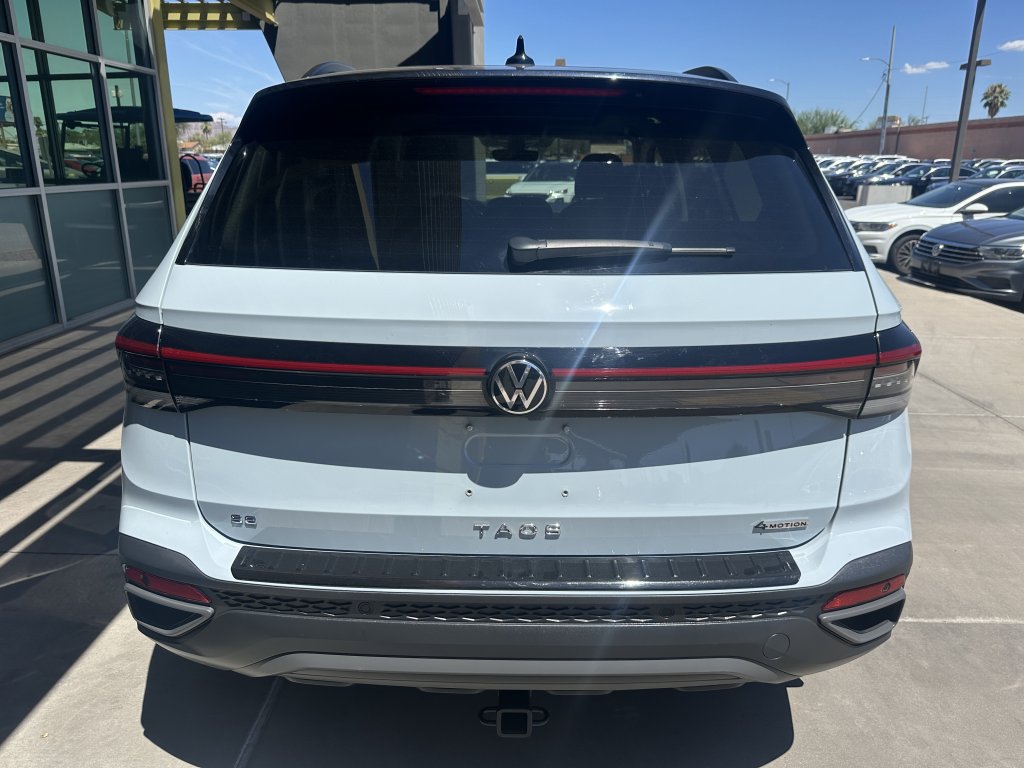 Used 2025 Volkswagen Taos SE AWD/4WD image 12