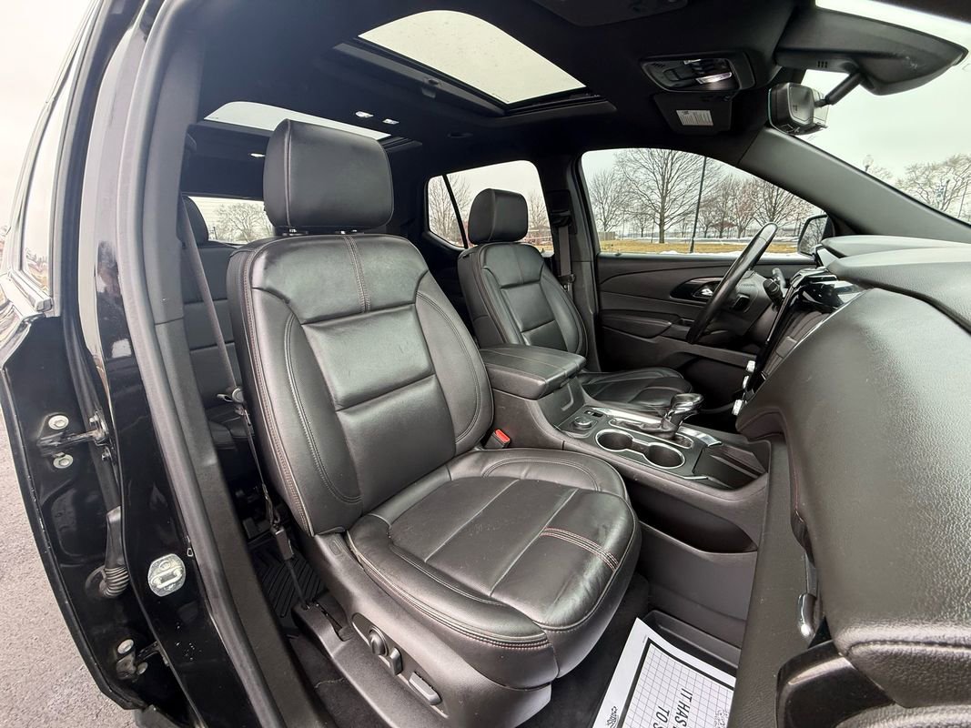 Used 2022 Chevrolet Traverse RS image 19