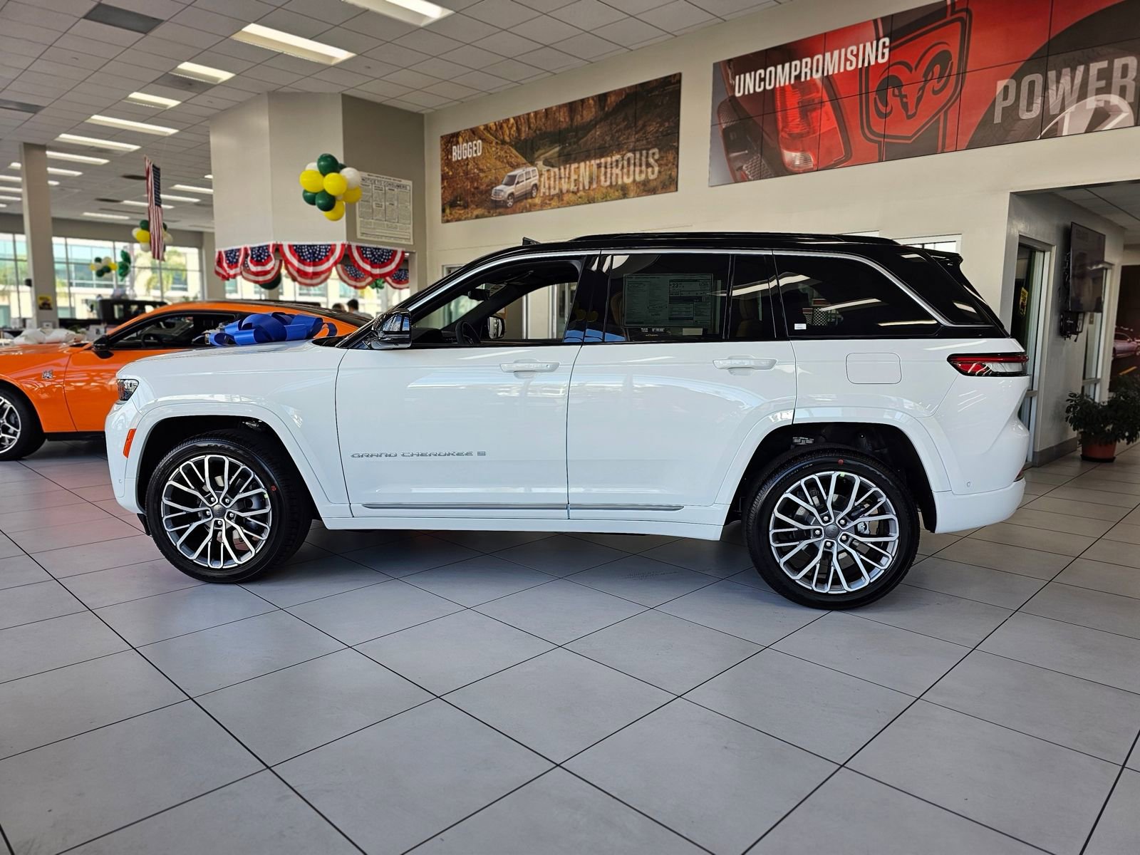 New 2026 Jeep Grand Cherokee Summit image 4