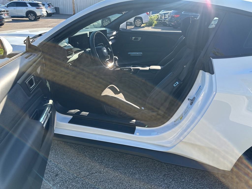 Used 2025 Ford Mustang GT w/ GT Performance Package RWD image 8