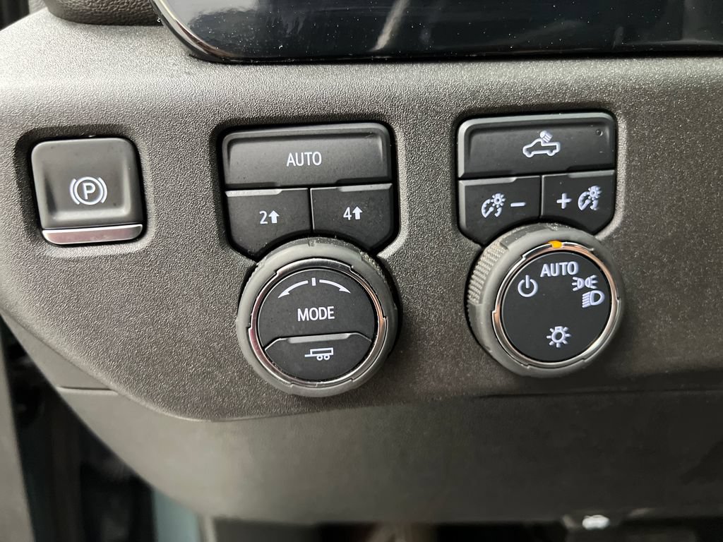 Used 2025 Chevrolet Silverado 1500 LT AWD/4WD image 44