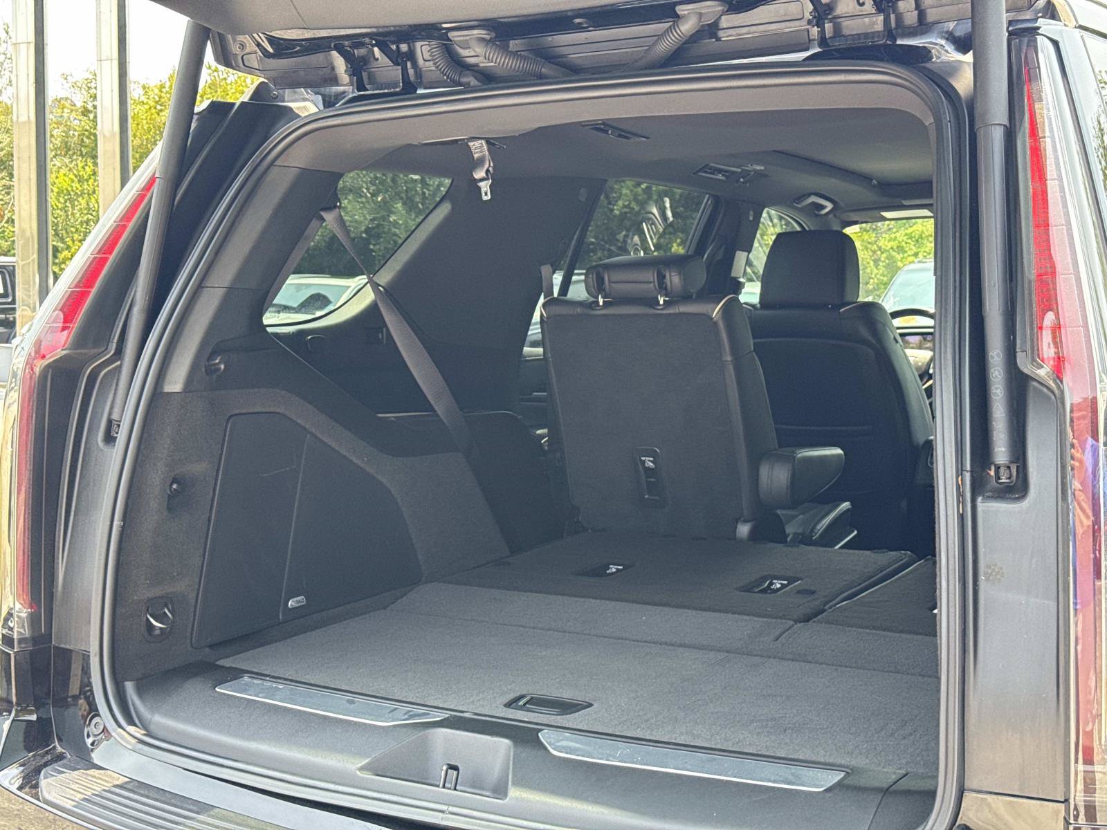 Used 2024 Cadillac Escalade Premium Luxury w/ LPO, Floor Liner Package AWD/4WD image 30
