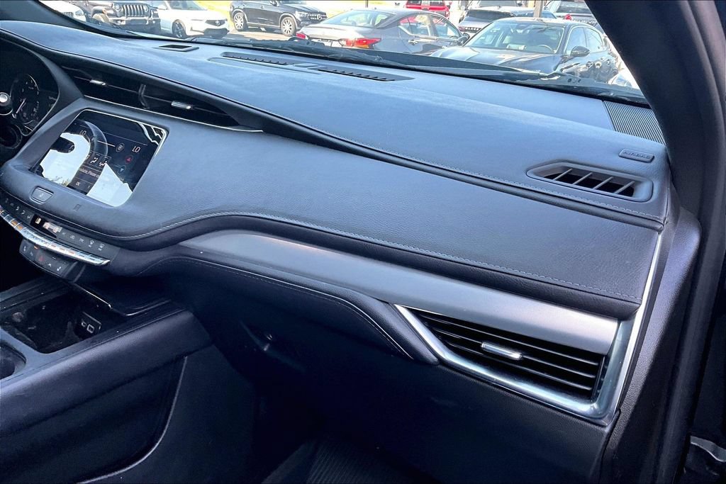 Used 2021 Cadillac XT4 Premium Luxury w/ Cold Weather Package AWD/4WD image 19