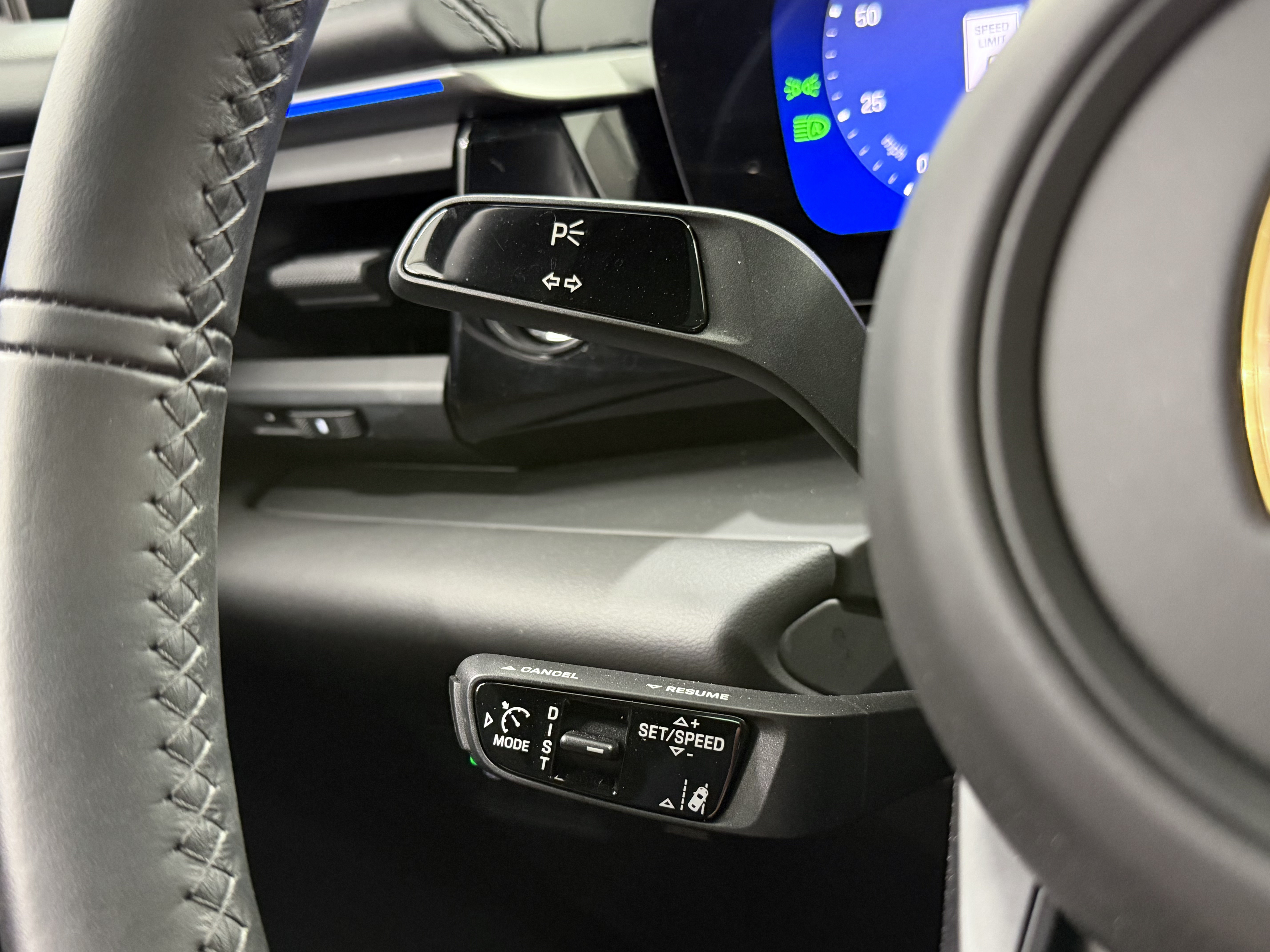 Certified 2025 Porsche Macan Electric RWD image 47