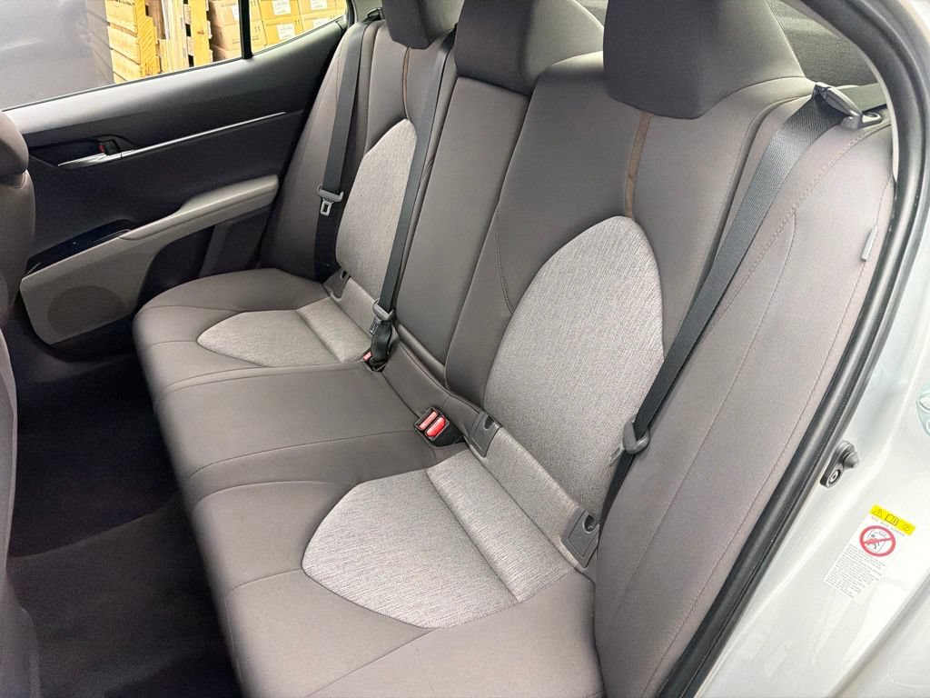 Used 2018 Toyota Camry LE FWD image 19