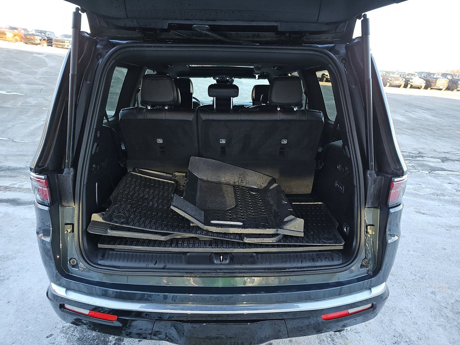 Used 2024 Jeep Wagoneer Series III w/ Premium Group I image 18