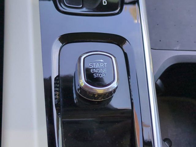 Used 2022 Volvo XC60 B5 Momentum w/ Advanced Package AWD/4WD image 26